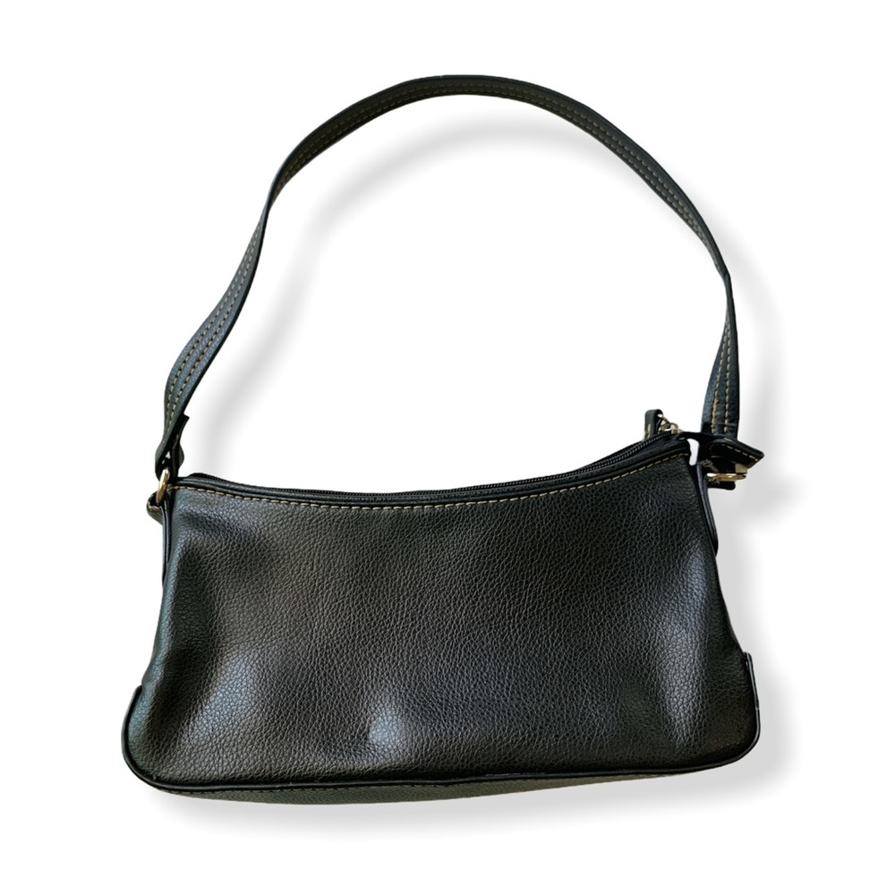 black shoulder bag